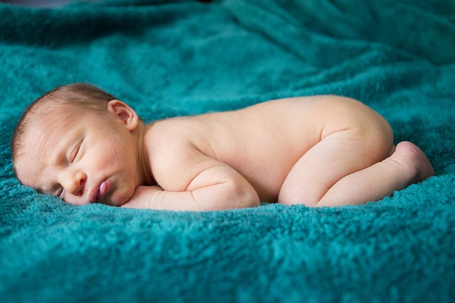 tummy pose-newborn baby