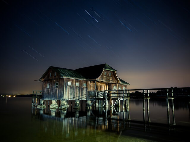 still photo - landscape-Hut