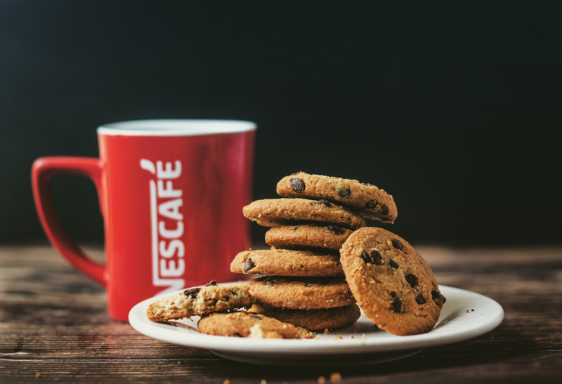 Food Photography Tutorials – The Ultimate Guide - biscuits with a cub of coffee