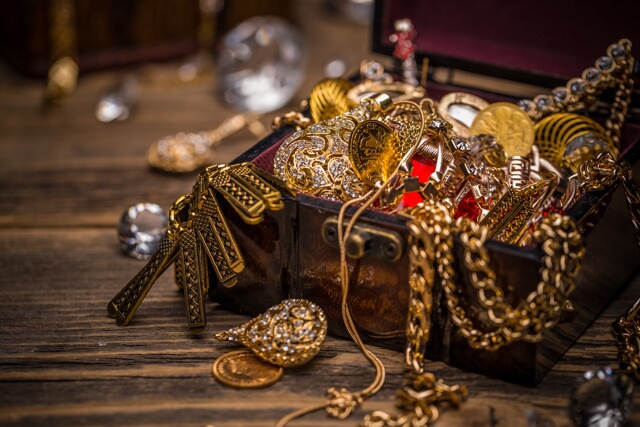 Creative Still Life Photography Ideas- Tips & Examples - vintage jewelry box