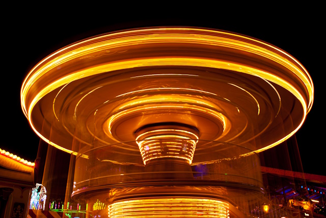 Light Trails Photography - Tips & Tricks - long exposure pictures of amusement park rides and wheels at night