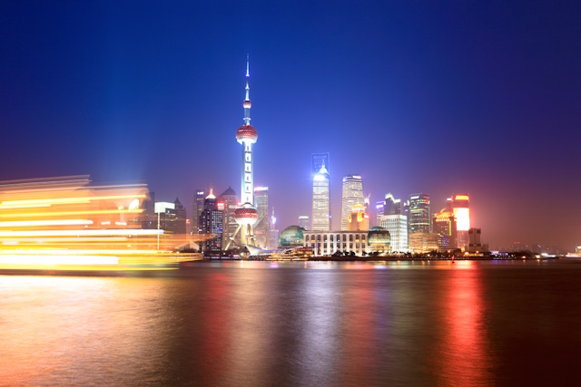 Light Trails Photography - Tips & Tricks - beautiful shanghai huangpu river at night,light trails from pleasure boat